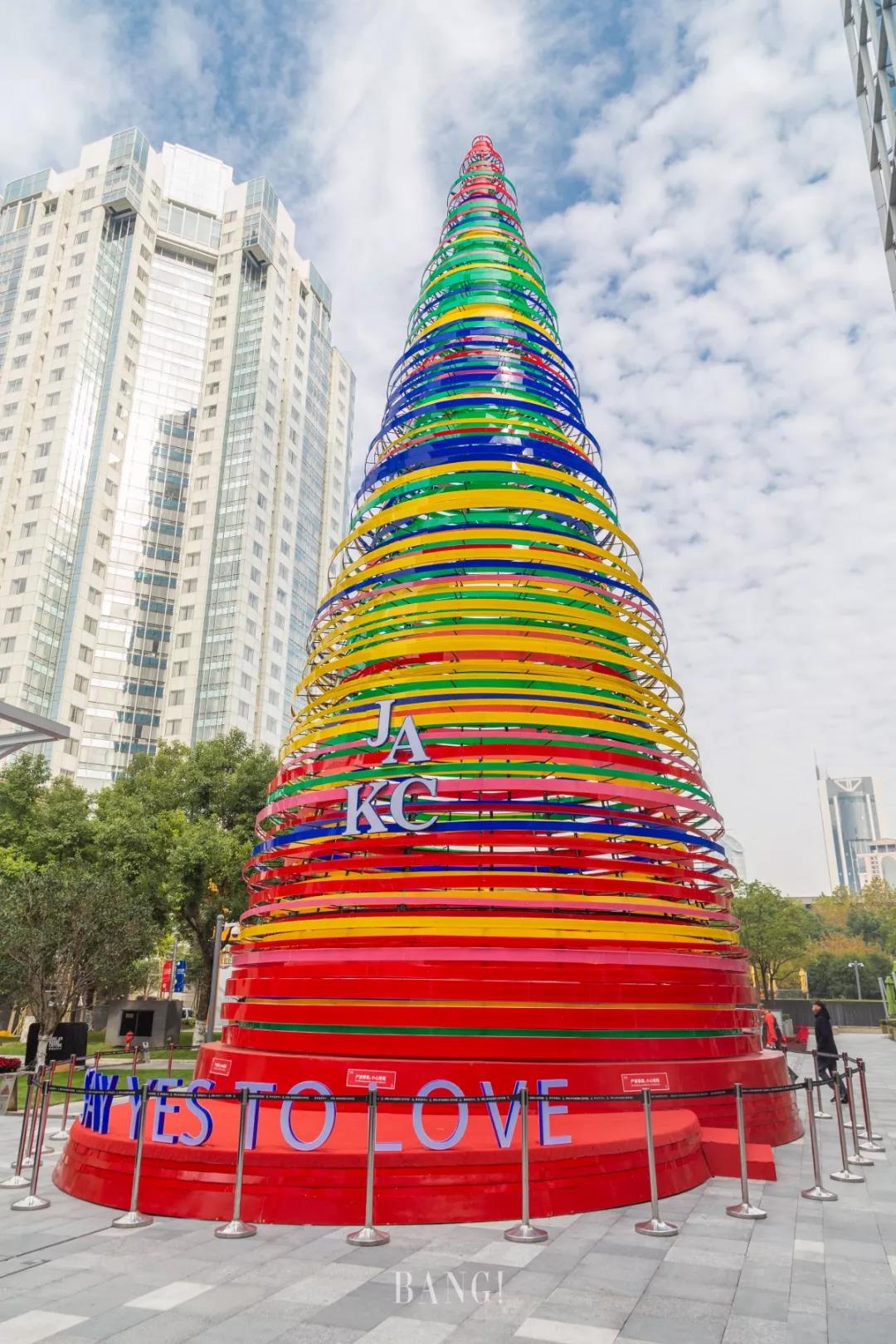 【全球】今年全球艺术家们是怎么倒腾圣诞树的？
